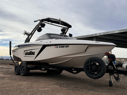 2020 Malibu 23 LSV - Mint - LOW HOURS