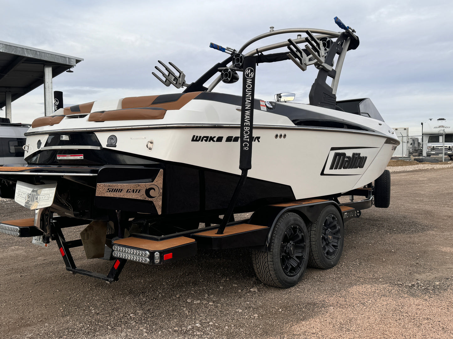 2020 Malibu 23 LSV - Mint - LOW HOURS