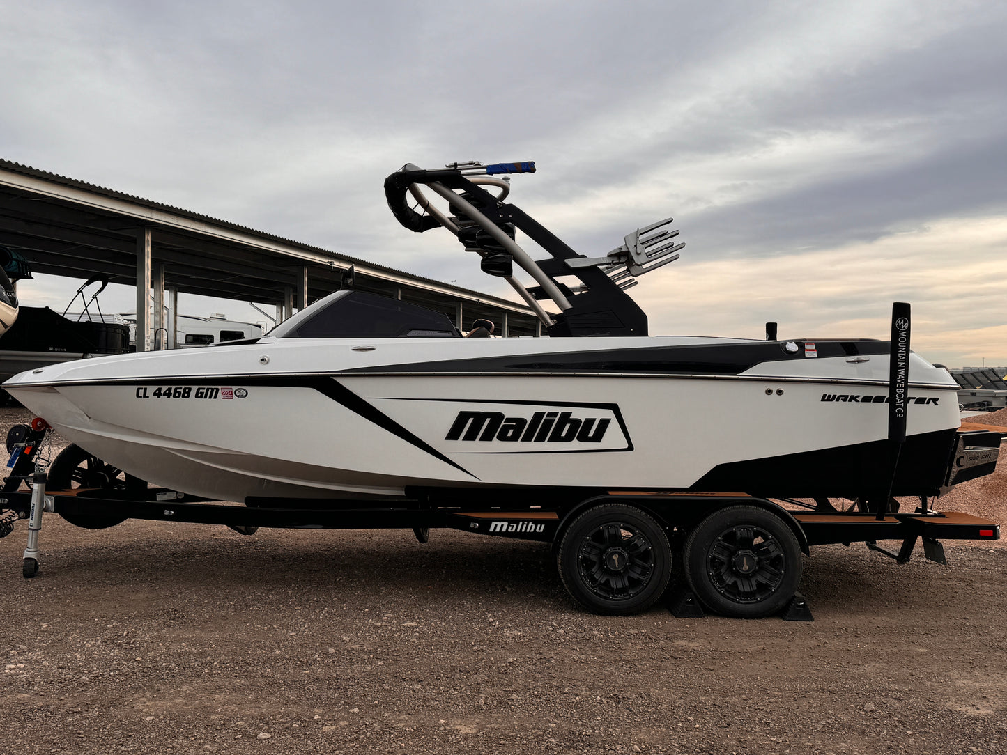 2020 Malibu 23 LSV - Mint - LOW HOURS