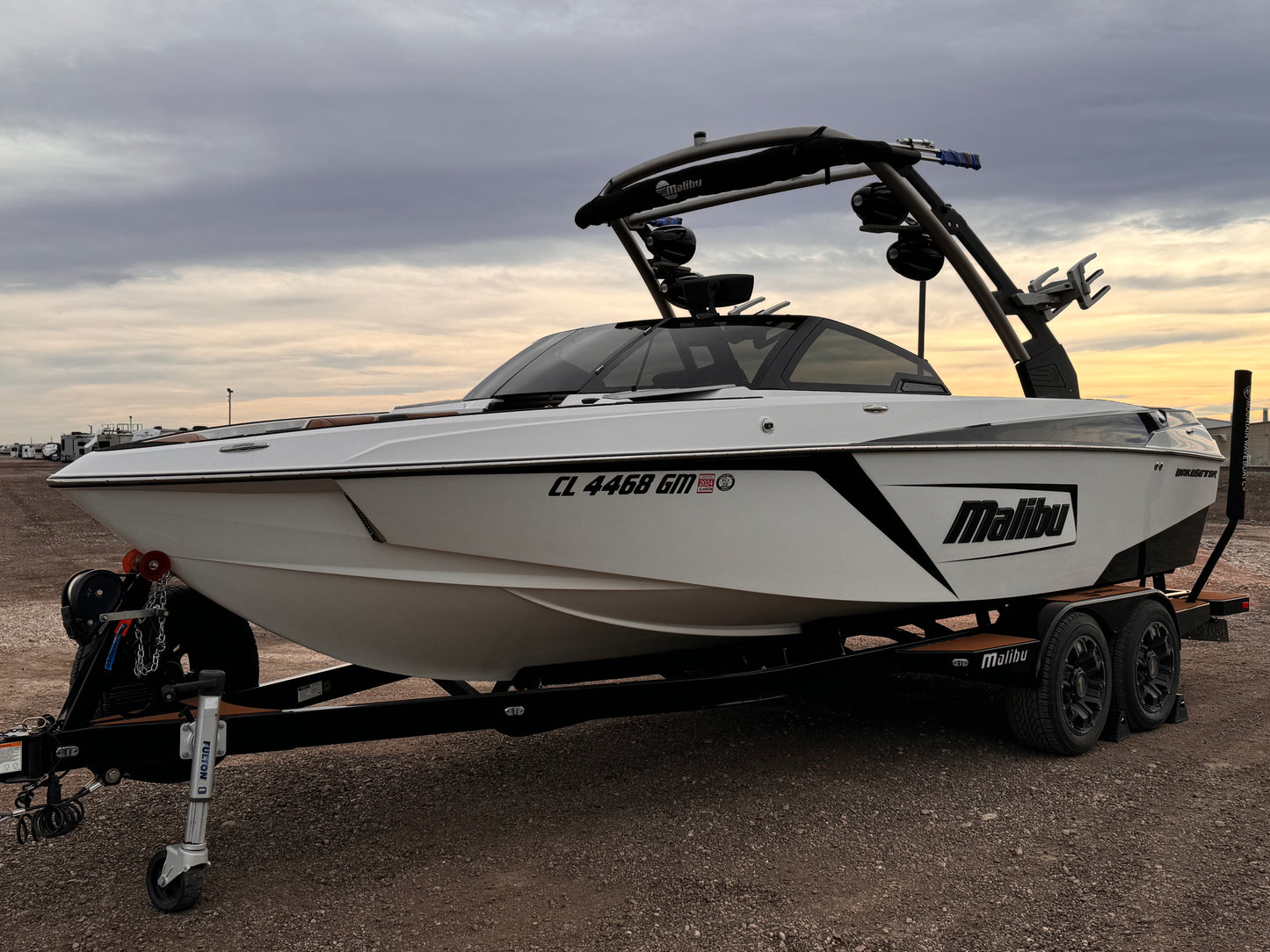 2020 Malibu 23 LSV - Mint - LOW HOURS