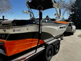 2017 MasterCraft XT23 - MINT- LOW HOURS